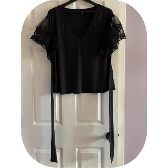 Romantic Ribbed and Ruffled Top - Picture 6 of 9